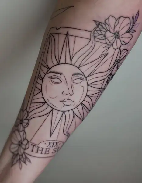 Fine line sun tarot Paris Joelle